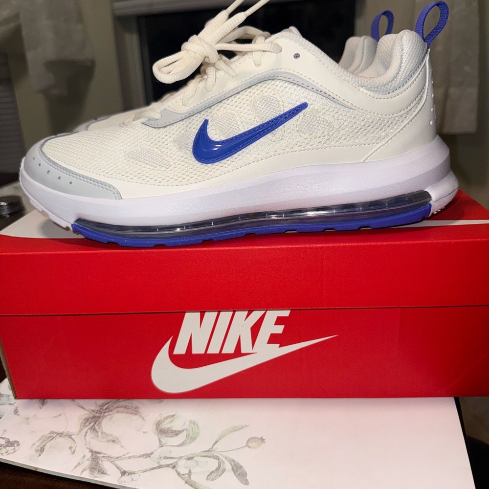 Nike womens Air Max AP Sneakers size 10.5 new